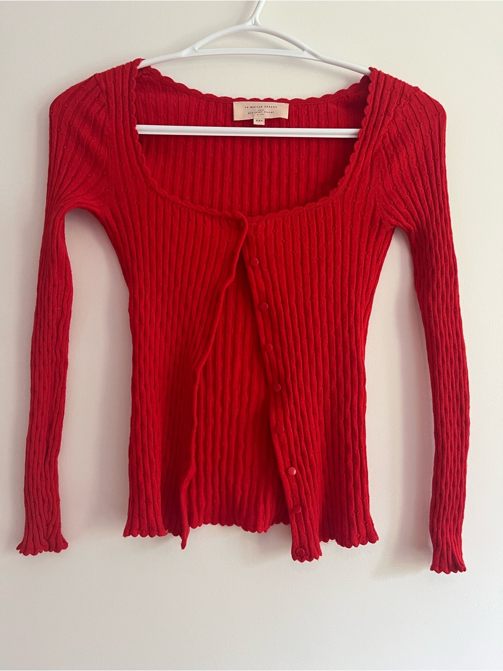Red Scalloped Ribbed Button-Front Cardigan - Picture 2 of 6